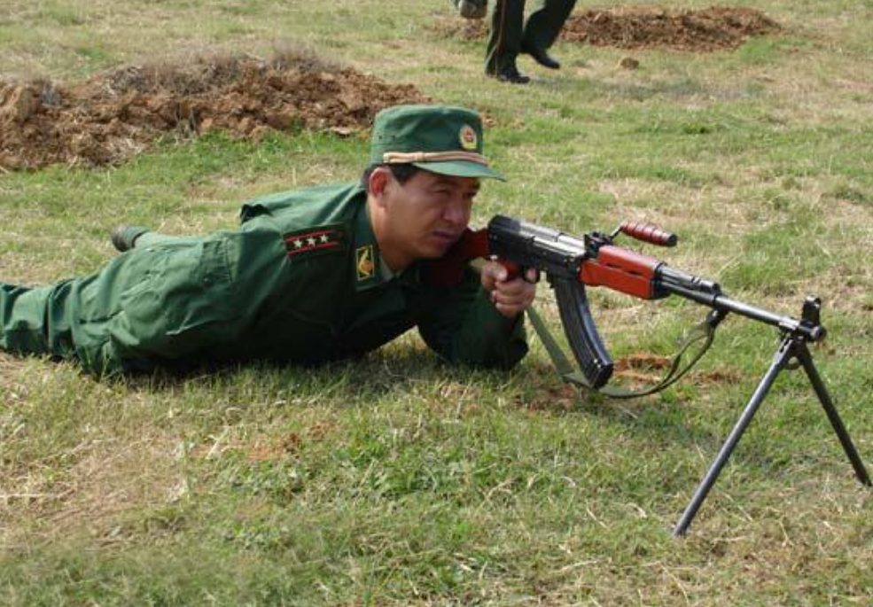 丁晓兵为何只是副军级少将，探究其背后的原因，丁晓兵副军级少将背后的原因探究