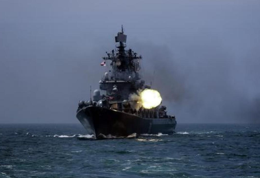 俄军舰向日本海军开火,历史与现实的交汇,俄军舰向日海军开火,历史与现实交汇之际的紧张时刻