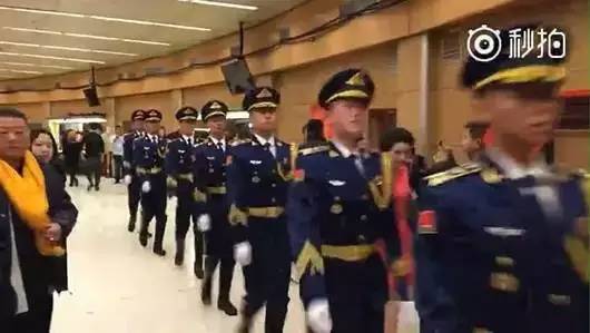 三军仪仗队上春晚,传统与现代的融合之美,三军仪仗队上春晚,传统与现代的完美融合展现风采