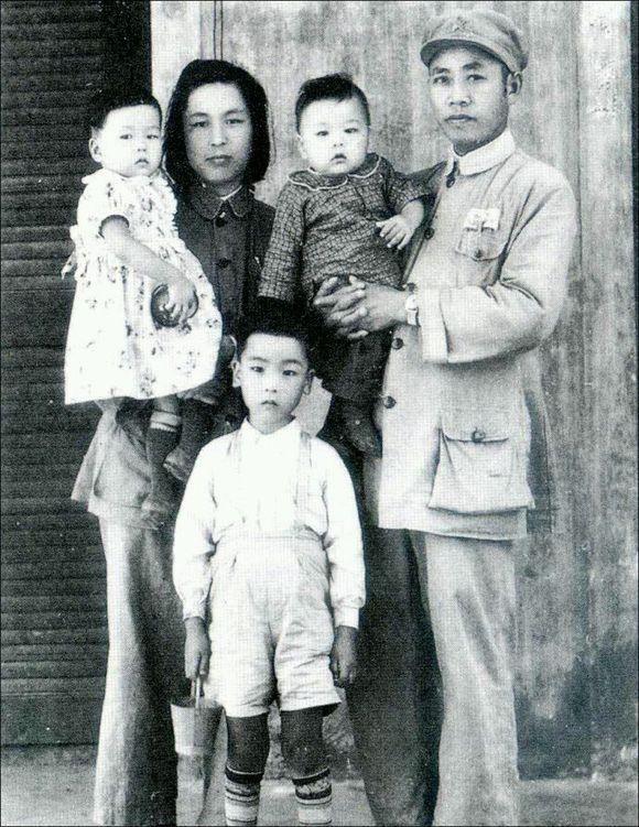 航空母舰的舰长，军衔与职责，航空母舰舰长，军衔、职责与权力之巅