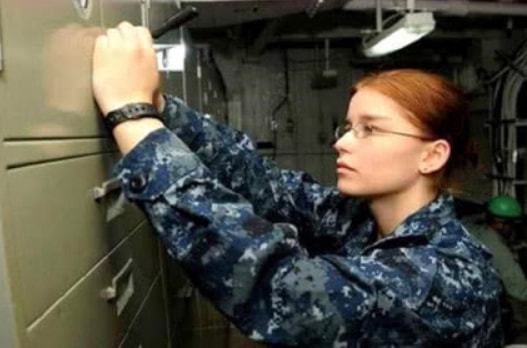 现在允许男兵和女兵谈恋爱吗?解读军队中的婚恋政策与性别平等的重要性,军队婚恋政策下的性别平等与男兵女兵恋爱现象解读