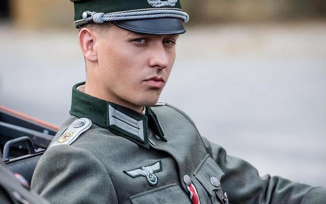 最帅军装,荣耀与力量的象征,最帅军装,荣耀力量的象征之巅