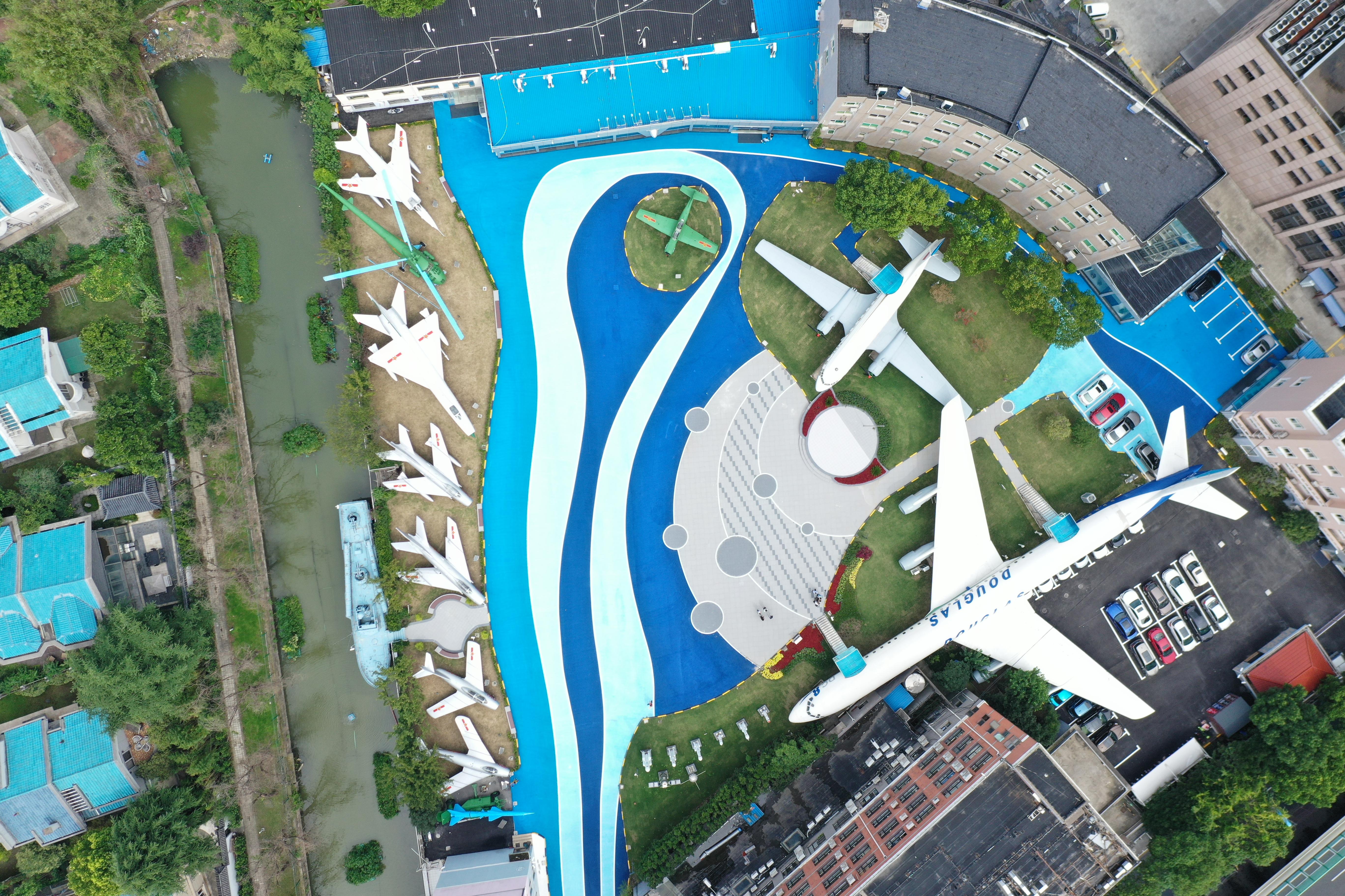 歼8E战斗机图片，历史、技术特点与现代军事应用，歼8E战斗机，历史、技术特点与现代军事应用的深度解析