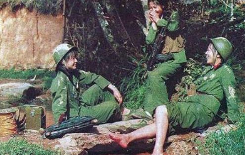 越南反击战中的被俘中国女兵，英勇与坚韧的象征，越南反击战中的中国女兵，英勇与坚韧的典范