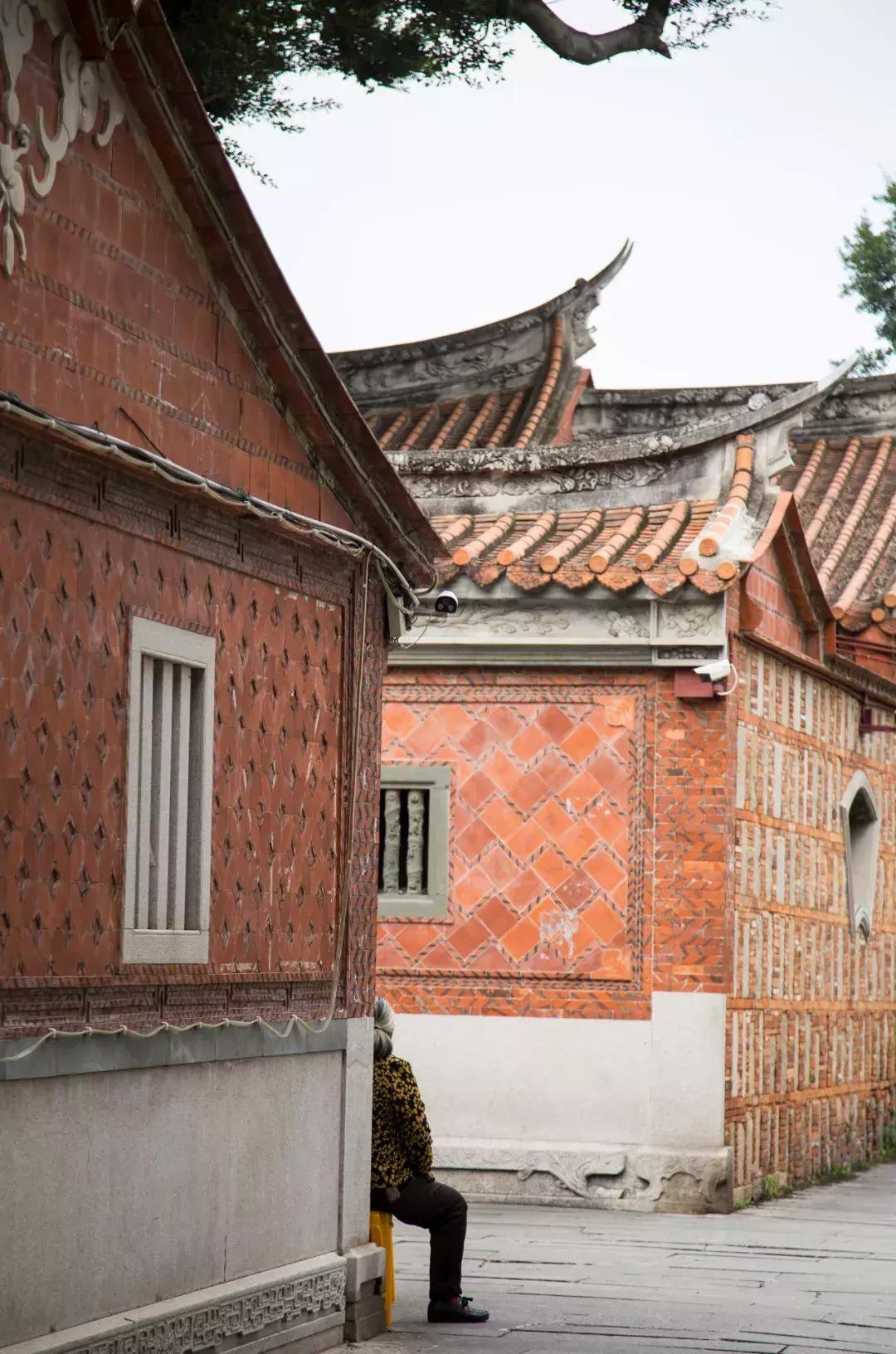 泉州建筑燕尾脊，传统与现代的交融之美，泉州建筑燕尾脊，传统与现代的交融之美风采展示