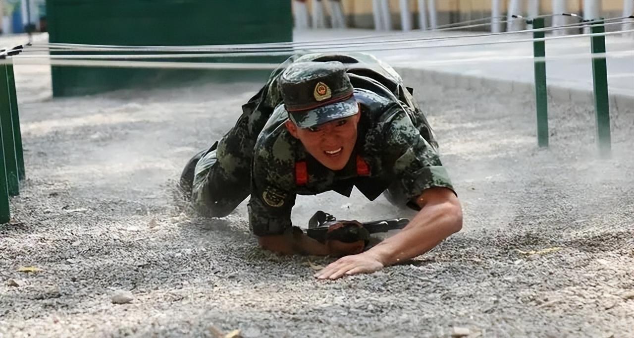 武警雪豹突击队训练纪实，武警雪豹突击队训练实录，铁血荣耀的锤炼之旅