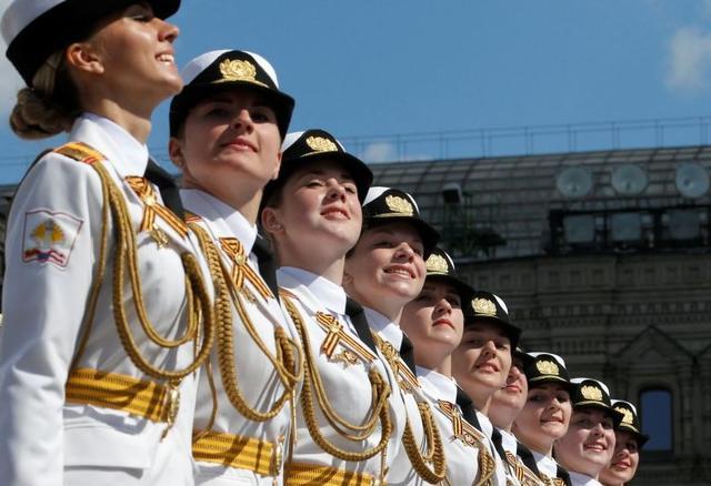 中国三军仪仗队赴俄罗斯,文化交流的壮丽篇章,中国三军仪仗队赴俄文化交流,壮丽篇章启幕