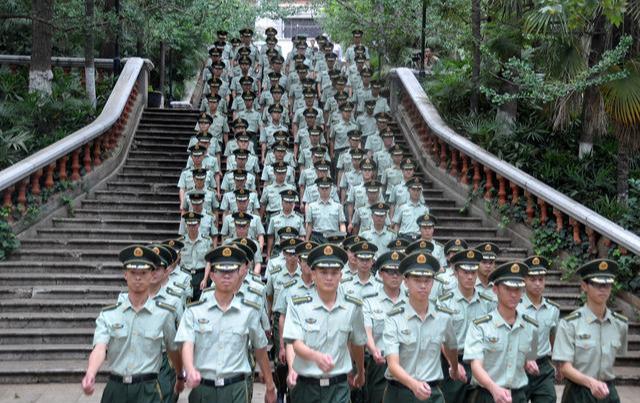 近视者为何不能参军,原因探究与理解,近视者为何不能参军,深度探究原因与理解