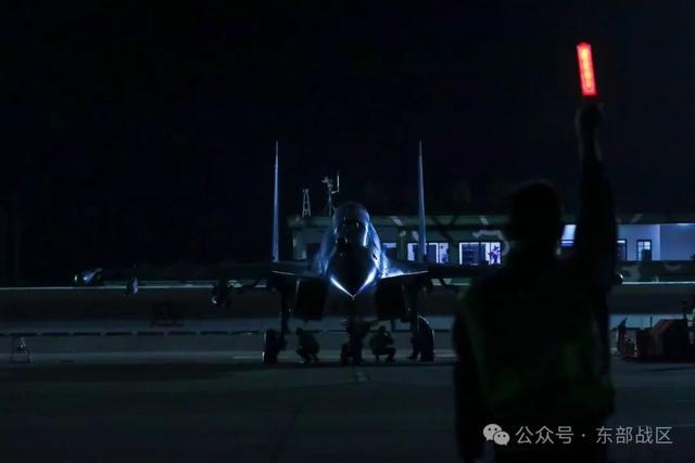 新闻夜航,两小孩发生冲突的深度解析,新闻夜航,两小孩冲突背后的深度解读