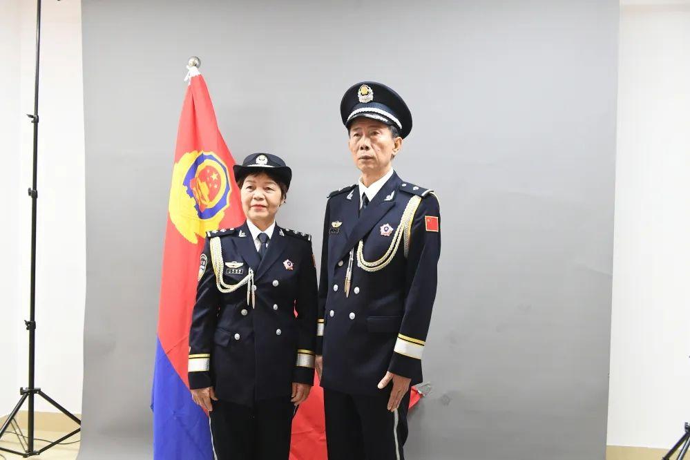 武警的军装与警服,一种特殊身份的双重标识,武警军装与警服,特殊身份双重标识的荣耀