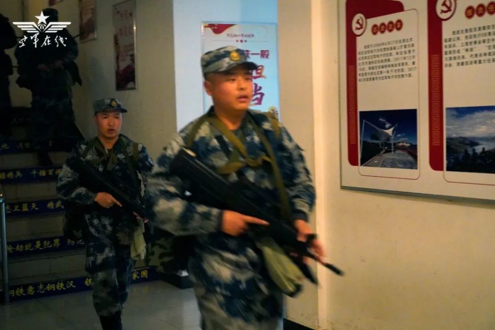 新兵三个月后是否轻松?深度解读新兵训练的挑战与收获,新兵训练三个月,挑战与收获的深度解读,新兵生活是否迎来轻松时刻?