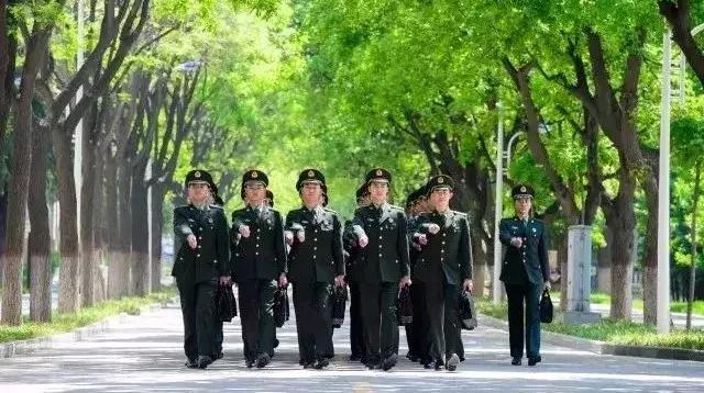 火箭军四季服装图片,展现力量与荣耀的时尚风采,火箭军四季服装展示,力量与荣耀的时尚魅力