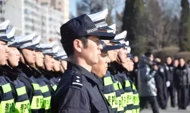 新警服亮相在即,探索未来警务装备的新篇章(2023版),未来警务装备新篇章揭秘,新警服亮相在即(2023版)