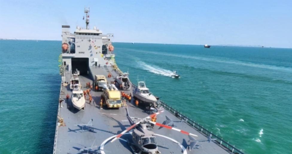 美国尼米兹级航母，庞大无比的海洋巨兽，究竟多少吨？，揭秘，美国尼米兹级航母的庞大身躯究竟重多少吨？