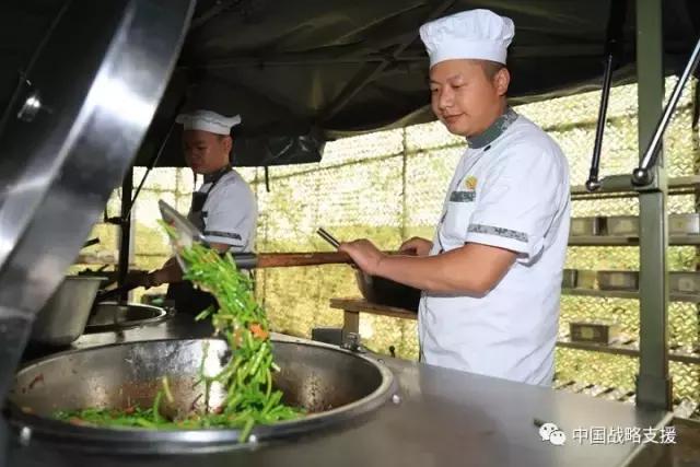 朱日和炊事班的那些梗,军营中的美食与趣事,朱日和炊事班的趣事与美食,军营中的味蕾盛宴