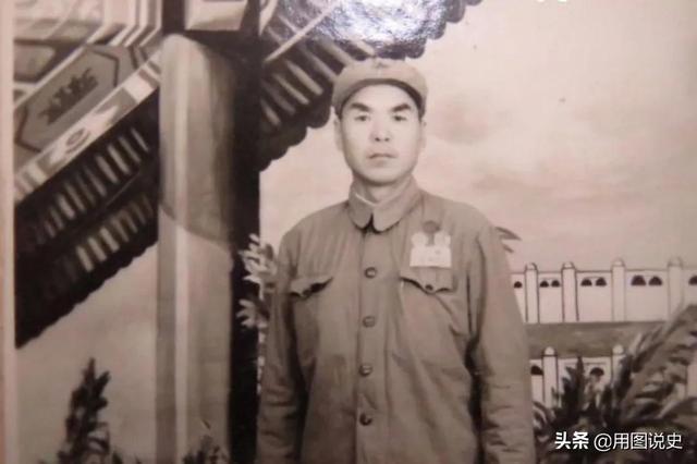 军人照片,十二张背后的荣耀与历程,十二张军人照片背后的荣耀历程与坚韧意志