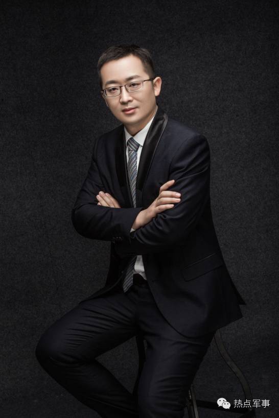 军事男主持人，展现英勇无畏与知识底蕴的完美结合，军事男主持人，英勇无畏与知识底蕴的闪耀结合