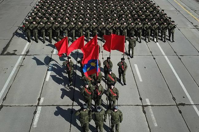 俄罗斯胜利日阅兵阵容，寒酸背后的深层意义，俄罗斯胜利日阅兵阵容背后的深层意义