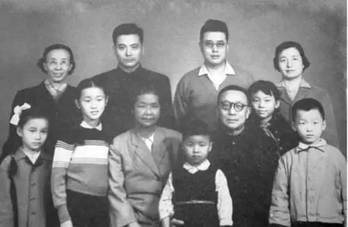 邓志典，探索未来的步伐从未停歇，邓志典，永不停歇的探索者
