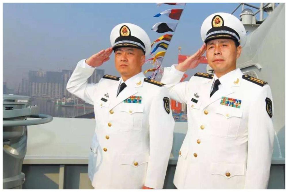 中国第一航母辽宁舰历任舰长，见证海军力量的崛起，中国海军力量崛起的见证者，辽宁舰历任舰长传记