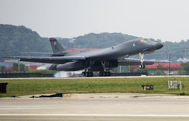 美空军两架轰炸机绕行南海一圈,国际关注下的南海战略与军事动态,南海战略与军事动态,美空军轰炸机绕行引发国际关注