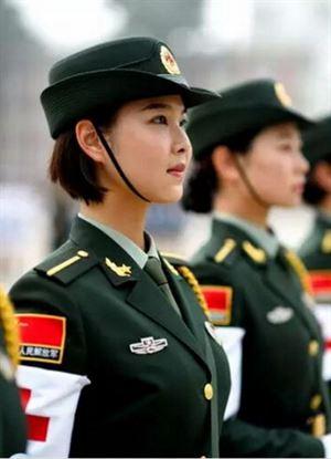 关于中国女兵被抓图片的思考与探讨,中国女兵遭遇困境,图片背后的深度探讨