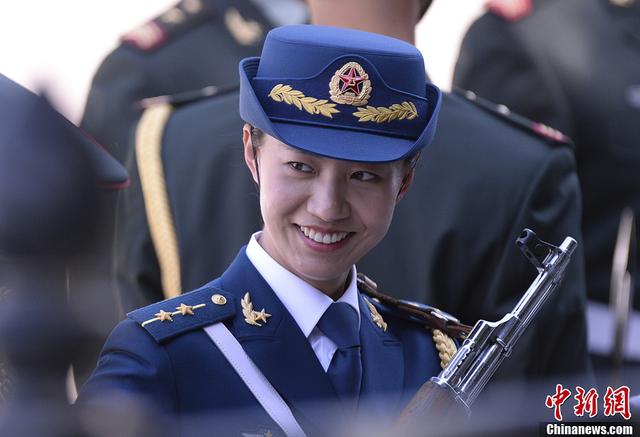 中国人民解放军仪仗队女兵在国外的风采展现，中国人民解放军仪仗队女兵海外风采展现