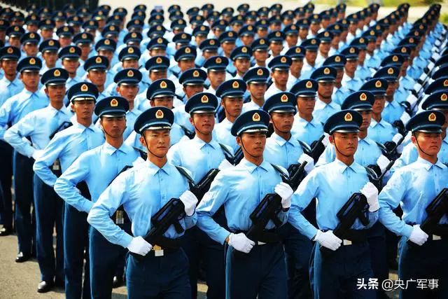 阅兵空军方队,展现空中力量的荣耀时刻,阅兵空军方队,空中力量的荣耀瞬间展现