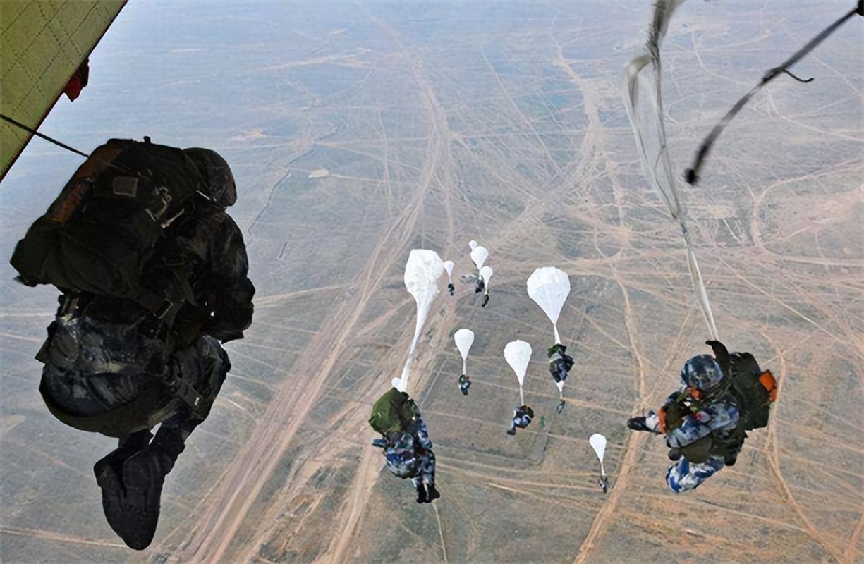 空降兵第15军通信连微信群，连接战场与生活的数字纽带，空降兵第15军通信连微信群，战场与生活的数字纽带连接处