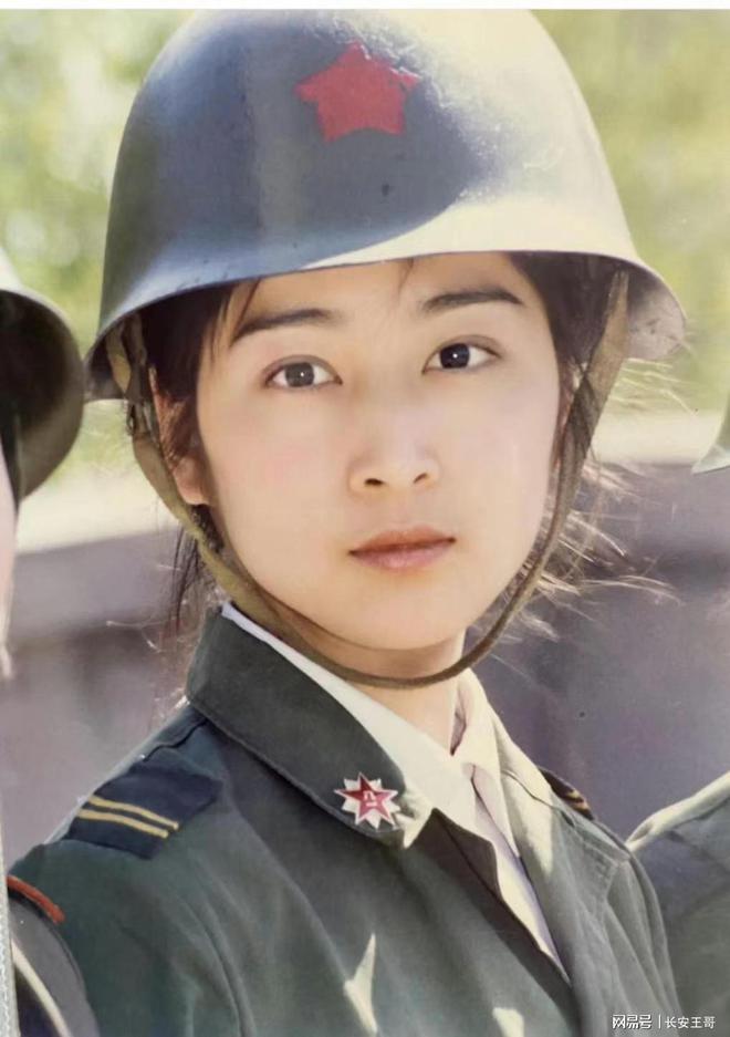 中国女兵照片与动漫,英勇形象的跨次元展现,中国女兵与动漫形象的英勇跨次元展现