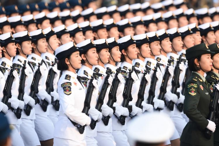 受阅的三军女兵方队，新时代女性的荣耀与力量，新时代女性的荣耀与力量，三军女兵方队受阅风采展示