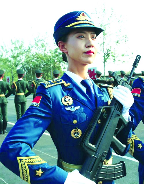 三军仪仗队女队之星——程诚的辉煌篇章，三军仪仗队女队之星程诚，辉煌篇章揭秘