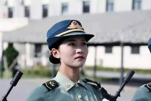 阅兵仪式方队的规模与力量，多少人组成的壮丽画卷，阅兵仪式方队壮丽画卷，规模与力量的完美展现