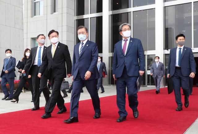 韩国总统文在寅的执政历程及其影响,韩国总统文在寅执政历程及其深远影响力