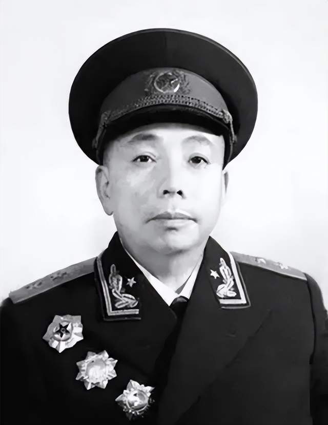 军团长与军长的区别是什么,军团长与军长,职责与权力差异解析