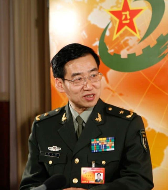 中国二炮部队司令员，英勇无畏的指挥者，铸就国防坚盾，中国二炮司令员，铸就国防坚盾的英勇指挥者