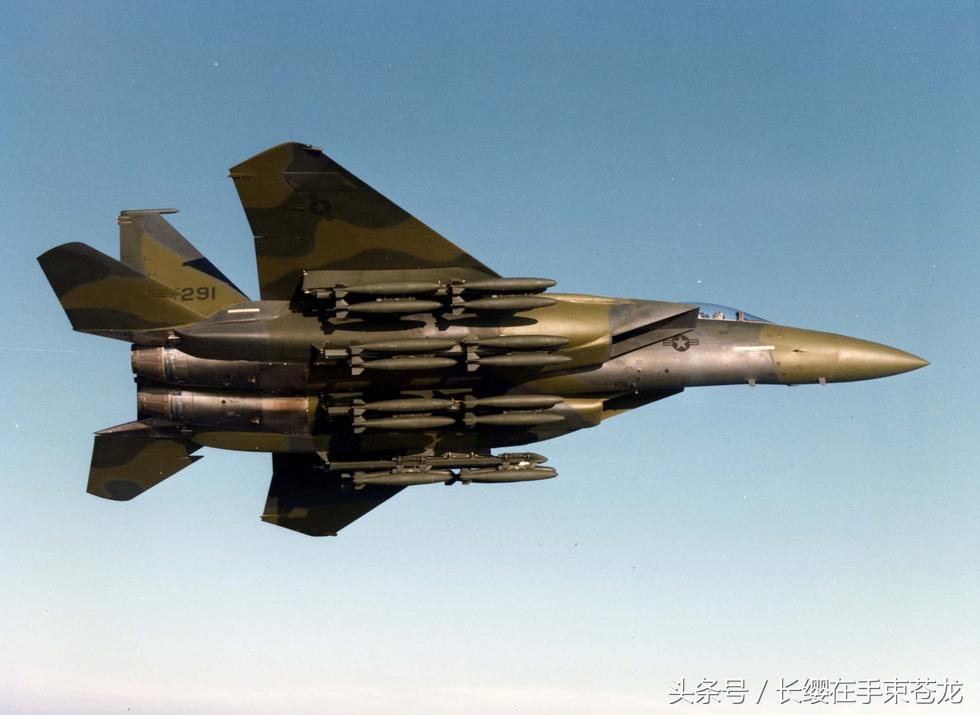 战斗机最多能携带多少导弹，技术极限与实战考量，战斗机携带导弹技术极限与实战考量分析，最大载荷能力探讨