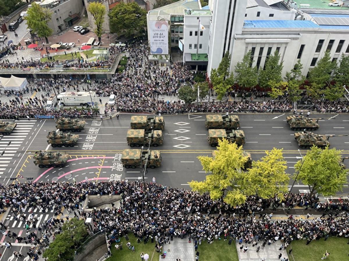 韩国国庆阅兵,展现国防力量与民族精神的盛典,韩国国庆阅兵,国防力量与民族精神的壮丽展示