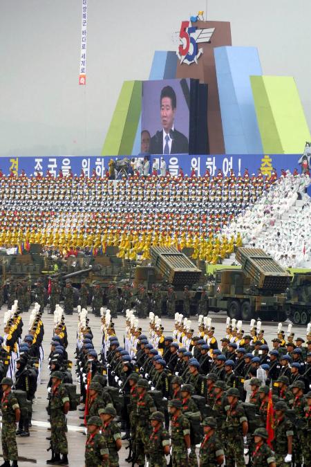 韩国国庆阅兵,展现国防力量与民族精神的盛典,韩国国庆阅兵,国防力量与民族精神的壮丽展示