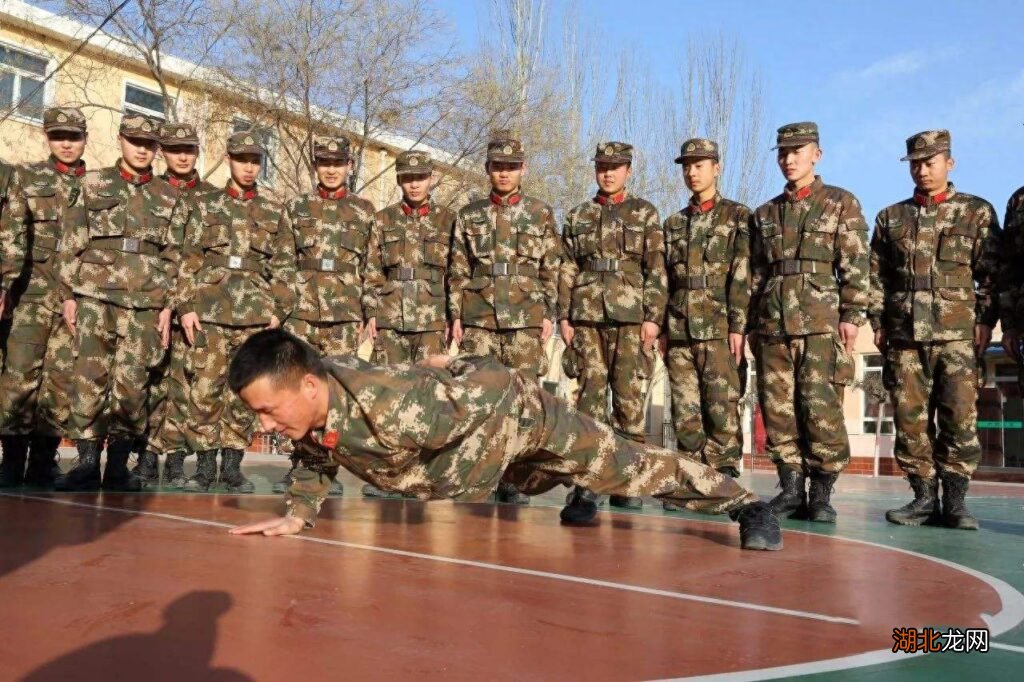 关于老兵打新兵视频，内蒙古地区的反思与探讨，内蒙古老兵打新兵视频事件反思与探讨