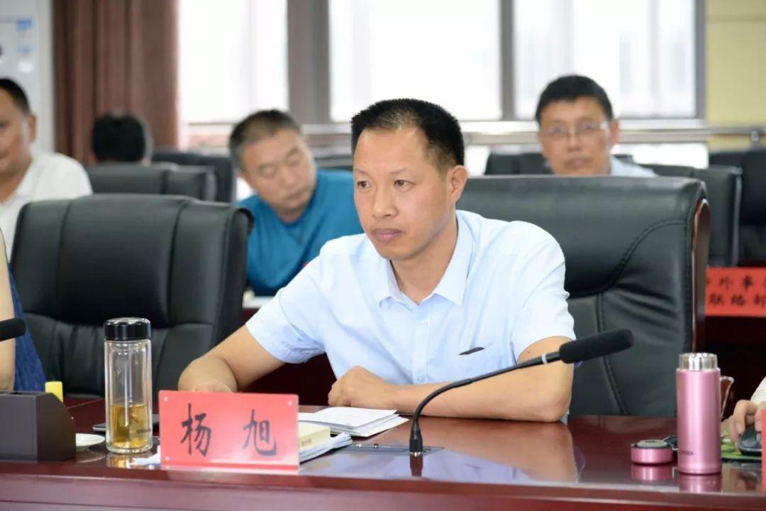 依法治国与从严治党，构建法治中国的双轮驱动，依法治国与从严治党，双轮驱动构建法治中国