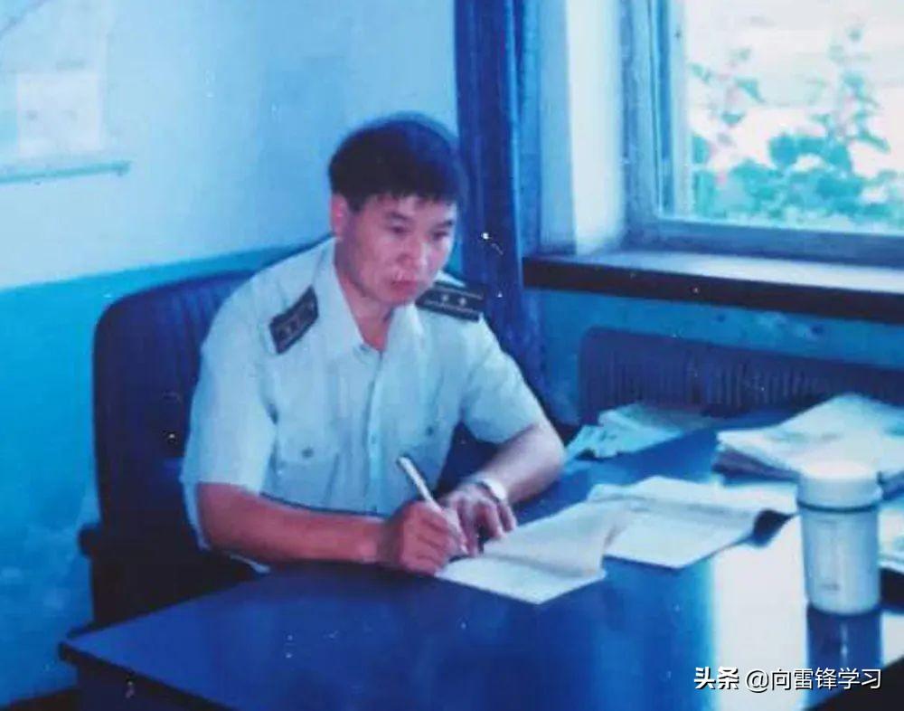 强军网官网发布空军士兵提干公告，迈向新时代的空军精英选拔之路，新时代空军精英选拔之路，强军网公布提干公告，空军士兵迈向精英之路