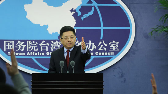 海霞两岸新闻直播，架起沟通的桥梁，传递两岸新声音，海霞两岸新闻直播，沟通桥梁，传递两岸新声