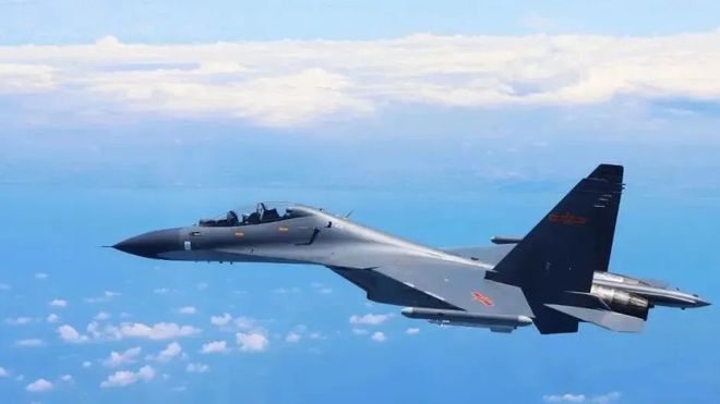 空军航空大学，培养未来航空英才的摇篮，充满无限前途与机遇，空军航空大学，培育航空英才的摇篮，无限前途与机遇的汇聚地