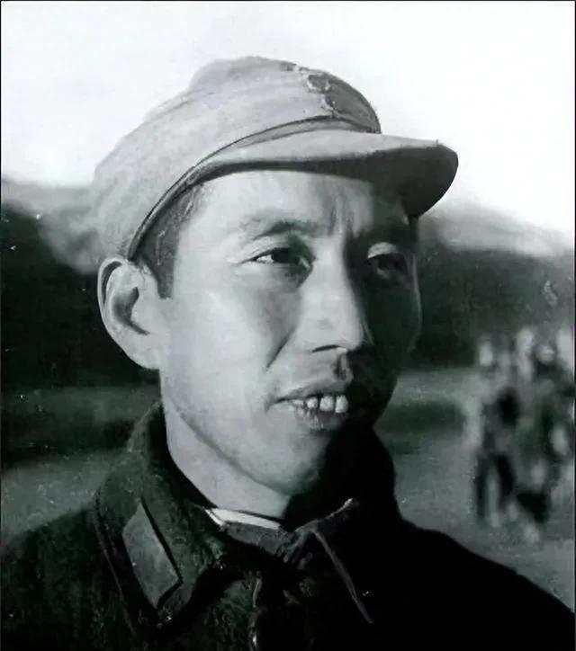 现代为何难见大将之影——探究时代变迁与领导力新挑战，现代时代变迁下的领导力挑战，大将之影的缺失探究