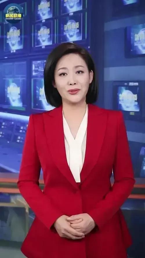 中央军事频道主持人雅文，军事传媒的璀璨之星，中央军事频道主持人雅文，军事传媒的耀眼之星