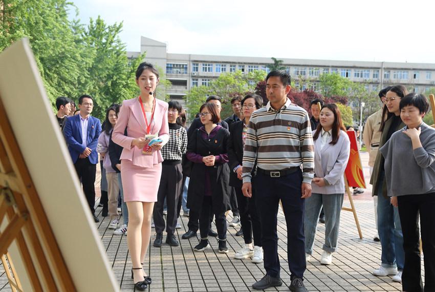 三军女仪仗队图片，展现女性力量与荣耀的壮丽画卷，三军女仪仗队壮丽图片展示，女性力量与荣耀的辉煌瞬间