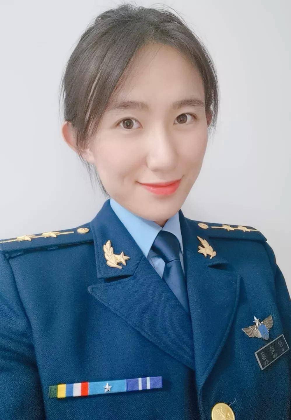 中国女军人的风采，图片中的坚韧与力量，中国女军人的风采，坚韧与力量的图片展示