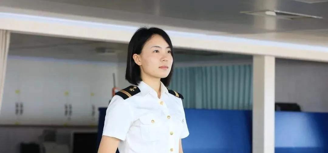 福建舰女舰长，破浪前行的巾帼英雄，福建舰女舰长，破浪前行的巾帼英雄传奇