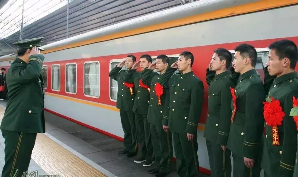 三军仪仗队退役复学，荣耀与担当的交织，三军仪仗队退役复学，荣耀与担当并重